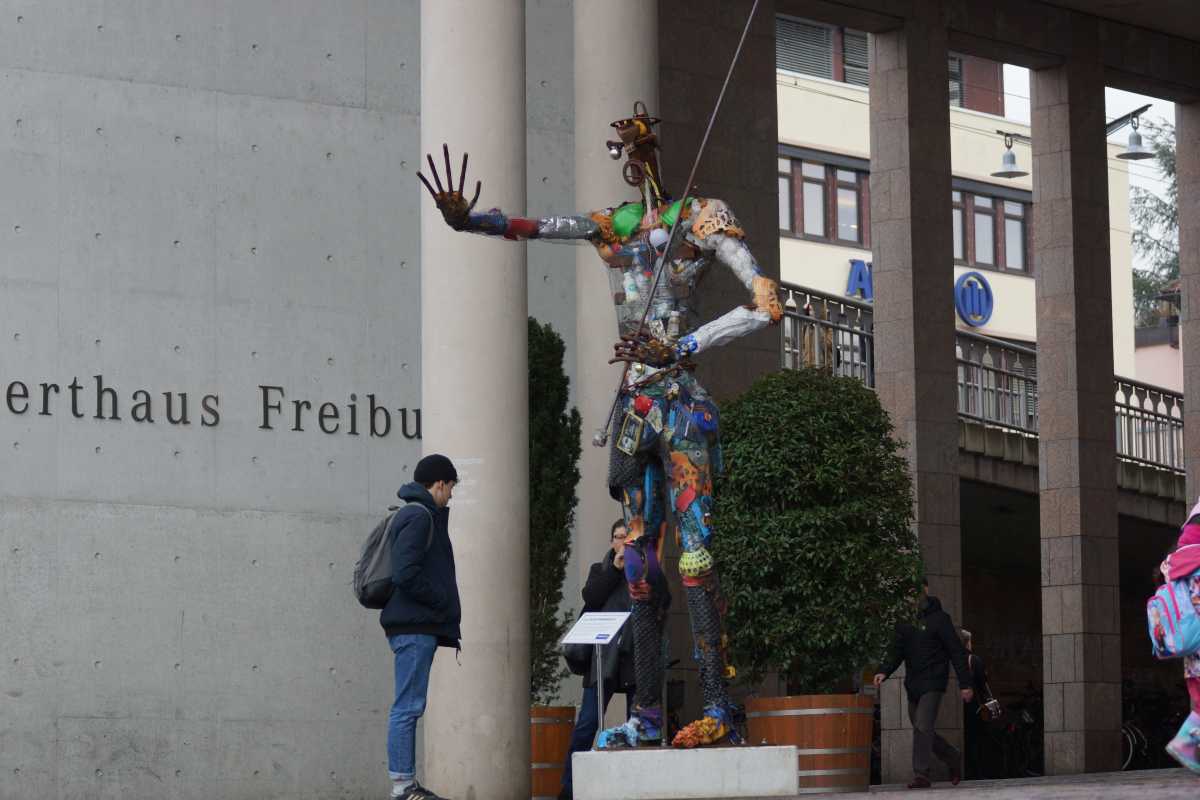 Plastikmensch Mundologia 008